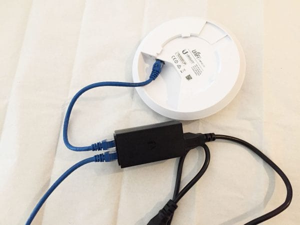 bo-phat-wifi-op-tran-ubiquiti-unifi-ap-ac-lite