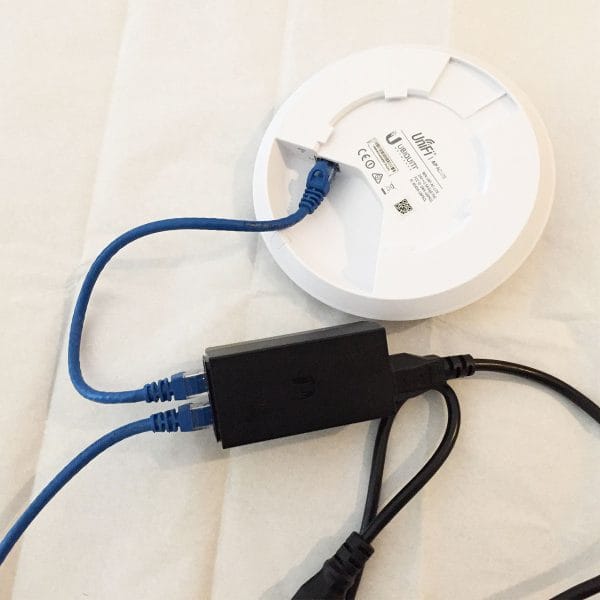 bo-phat-wifi-op-tran-ubiquiti-unifi-ap-ac-lite