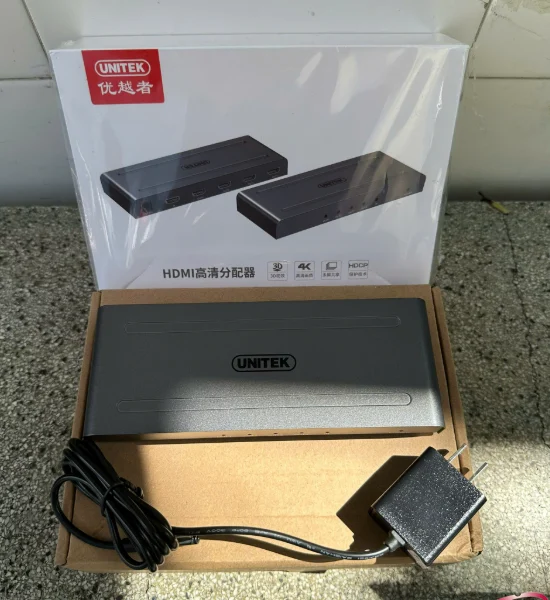 Hình Ảnh Thực Tế Bộ Chia HDMI 1 Vào 4 Ra Unitek V131A – Gồm Thiết Bị Và Adapter Nguồn DC 5V, Hỗ Trợ 4K@30Hz, Vỏ Hợp Kim Nhôm Cao Cấp