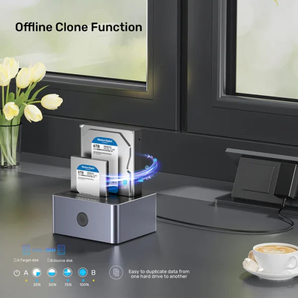 Dock ổ cứng Unitek Y-3026GY01-EU đang chạy Clone Offline với 2 ổ Western Digital 6TB 3.5 inch — ổ B (Source) sao chép sang ổ A (Target), hiệu ứng data arc xanh, đèn LED tiến trình 25/50/75/100%, bối cảnh bàn làm việc thực tế