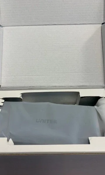 Mở hộp Bộ KVM Unitek V307A — thiết bị bọc trong túi nylon PE chống xước, đóng gói khuôn giấy bồi định hình chống va đập, niêm phong chính hãng nhà máy