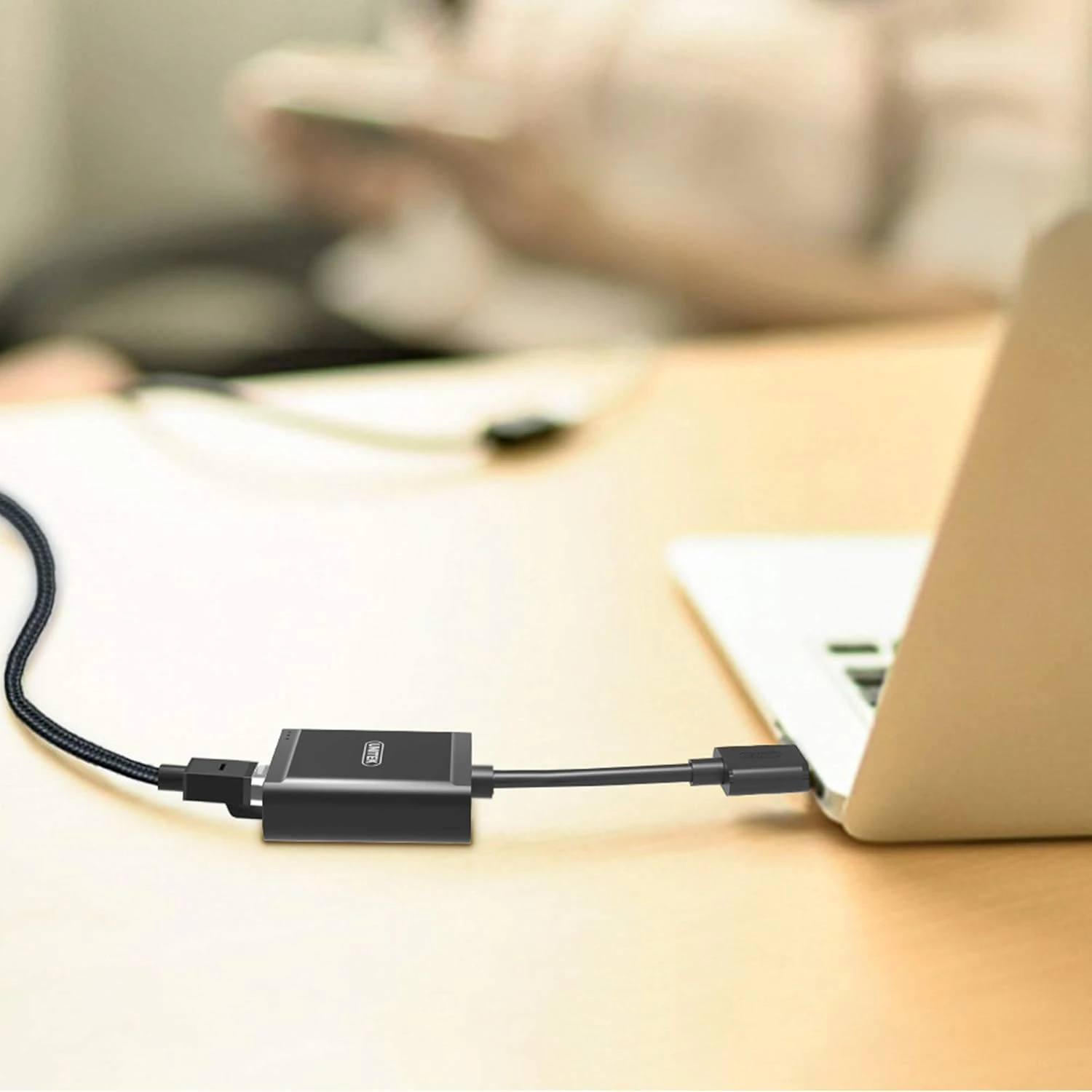 Bộ phát Y-2516 cắm vào cổng USB laptop trên bàn làm việc — cáp mạng RJ45 kéo dài sang bộ thu 4 cổng USB ở vị trí cách 20-60M, setup văn phòng Plug-and-Play Bộ phát Y-2516 cắm vào cổng USB laptop trên bàn làm việc — cáp mạng RJ45 kéo dài sang bộ thu 4 cổng USB ở vị trí cách 20-60M, setup văn phòng Plug-and-Play