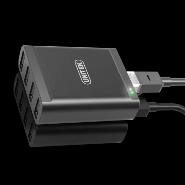 Bộ Khuếch Đại USB 2.0 Ra 4 Cổng Qua Cáp Mạng 60M Unitek Y-2516 3 Cận cảnh bộ thu Receiver Hub 4 cổng USB-A 2.0 của Unitek Y-2516 — đã cắm cáp mạng RJ45 và adapter nguồn DC5V-2A, đèn LED xanh báo hoạt động ổn định, sẵn sàng cắm 4 thiết bị USB