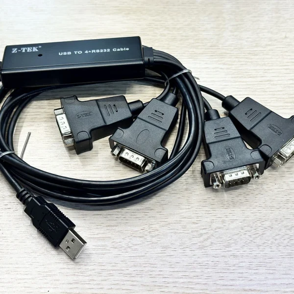 Cáp Chuyển USB Sang 4 Cổng COM RS232 DB9 Z-TEK ZE791 5 Cận cảnh 4 đầu DB9 male của cáp Z-TEK ZE791 — đầy đủ 9 chân pin chuẩn RS232 và ốc vít thumbscrew giữ cố định, logo Z-TEK in trên vỏ nhựa, kết nối thiết bị DTE/DCE chuẩn industrial