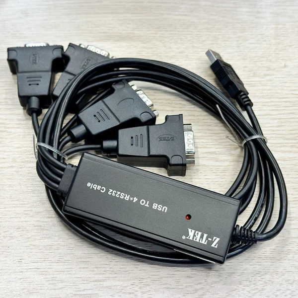 Cáp Chuyển USB Sang 4 Cổng COM RS232 DB9 Z-TEK ZE791 6 Cận cảnh thực tế cáp Z-TEK ZE791 — hub box trung tâm có đèn LED báo hoạt động, 4 đầu DB9 male in logo Z-TEK, 1 đầu USB-A 2.0 cắm máy tính, sẵn sàng kết nối 4 thiết bị RS232 industrial