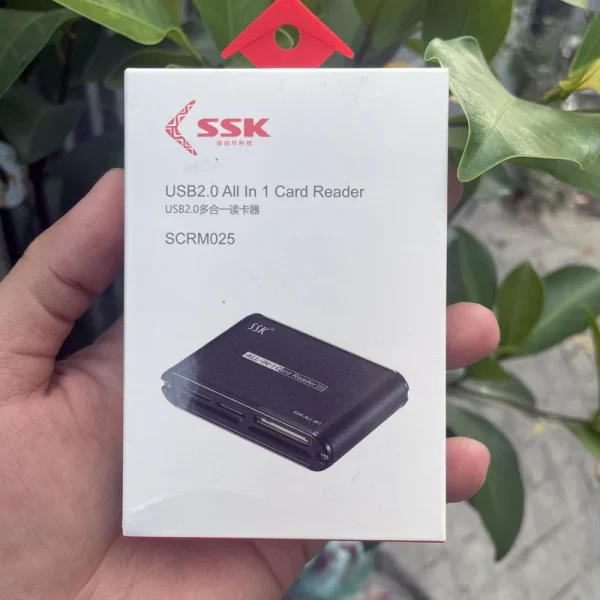 Đầu Đọc Thẻ Nhớ Đa Năng SSK SCRM025 Vỏ Nhựa Nám Đen Chống Vân Tay — Hỗ Trợ CF, SD, TF, MS, M2, XD, USB 2.0 7 Ảnh thực tế hộp SSK SCRM025 có sẵn tại kho Tran Nam IT Solutions, chưa qua chỉnh sửa