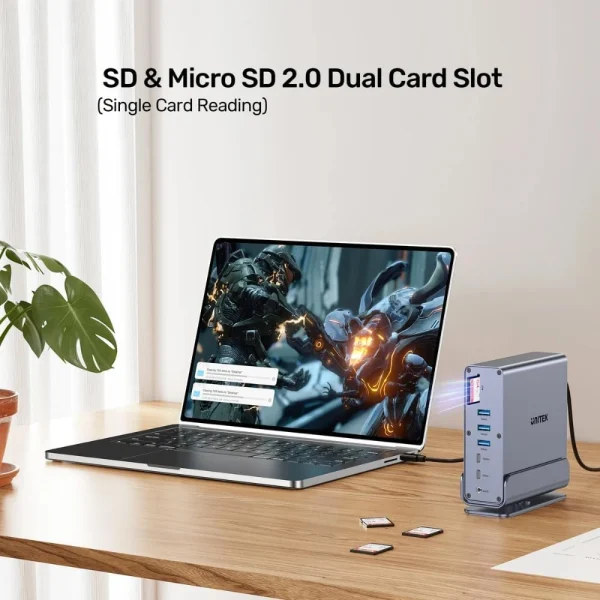Laptop kết nối dock UNITEK D1135AGY01 đang sao chép ảnh từ thẻ nhớ SD, MicroSD trên bàn làm việc