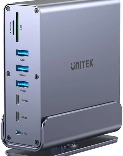 Dock UNITEK D1135AGY01 chụp góc nghiêng 3/4 hiện rõ cổng mặt trước và logo UNITEK mặt bên, đặt trên đế đứng