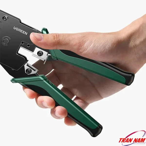 Kìm Bấm Cáp Mạng Đa Năng 3 Trong 1 Ugreen 15115 - Hỗ Trợ Cat5e/6-Cat7/8 13 Bàn tay thao tác kìm bấm mạng Ugreen 15115, lộ lưỡi cắt gắn vít có thể thay thế