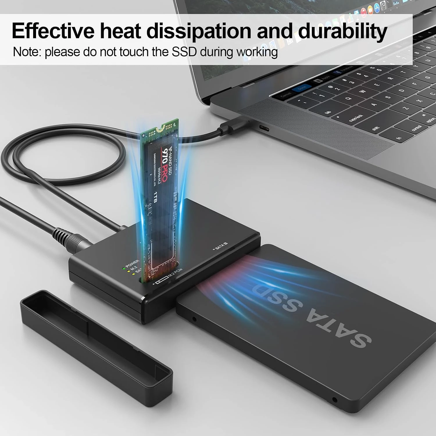 Box ổ cứng Unitek S1232A01-EU SSD M.2 NVMe cắm đứng và ổ SATA 2.5 inch trên Unitek S1232A01-EU, hình hãng ghi chú không chạm vào SSD khi đang hoạt động